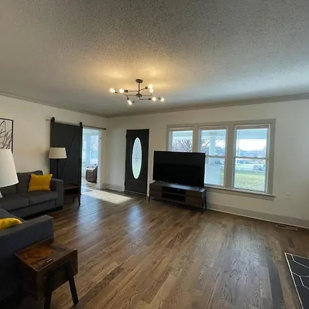 Beautiful And Spacious Fully Renovated Farmhouse Winchester Exterior photo