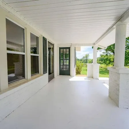 Beautiful And Spacious Fully Renovated Farmhouse Winchester Exterior photo