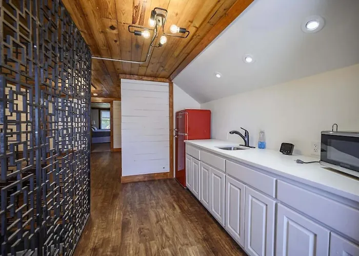 Beautiful And Spacious Fully Renovated Farmhouse