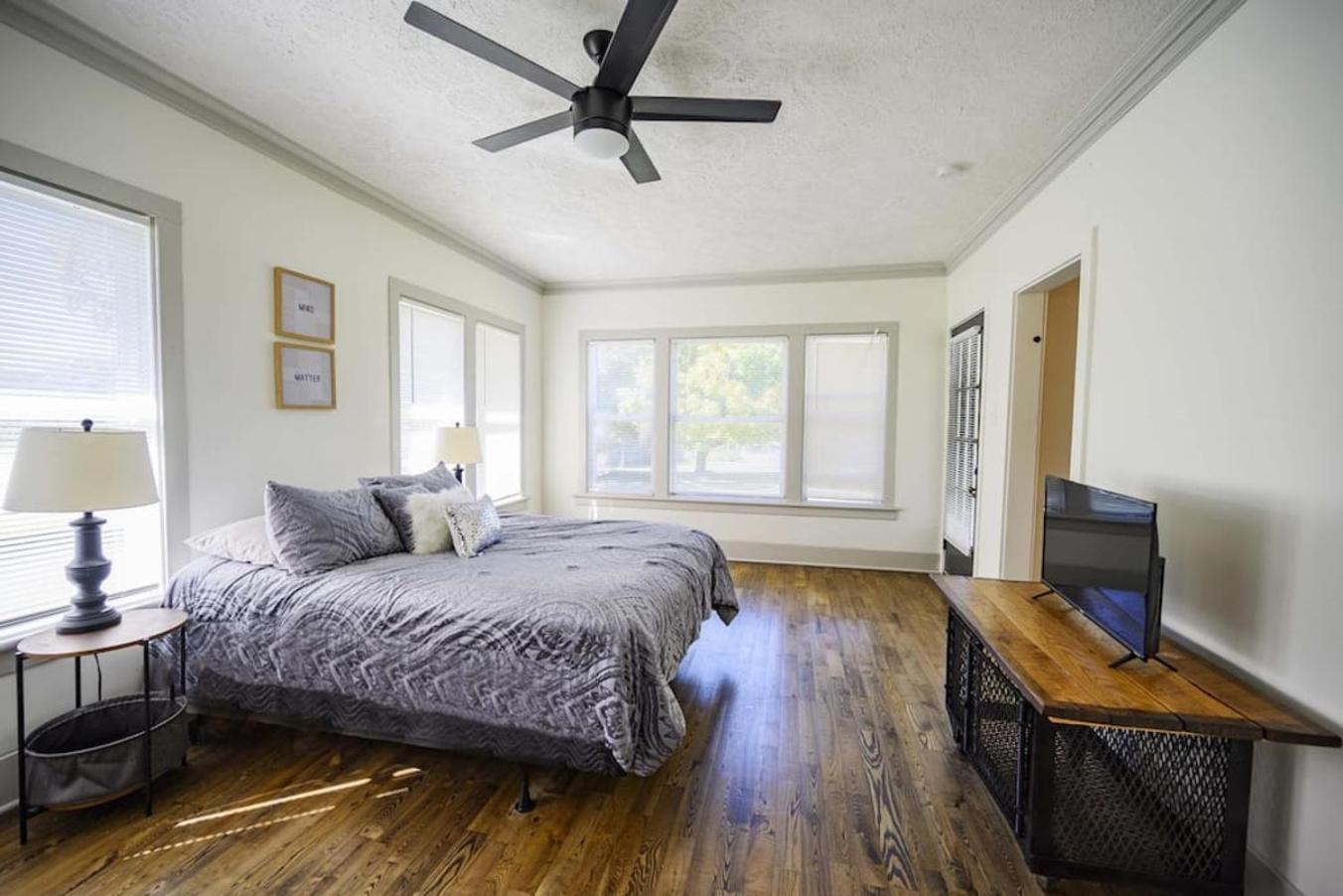 Beautiful And Spacious Fully Renovated Winchester