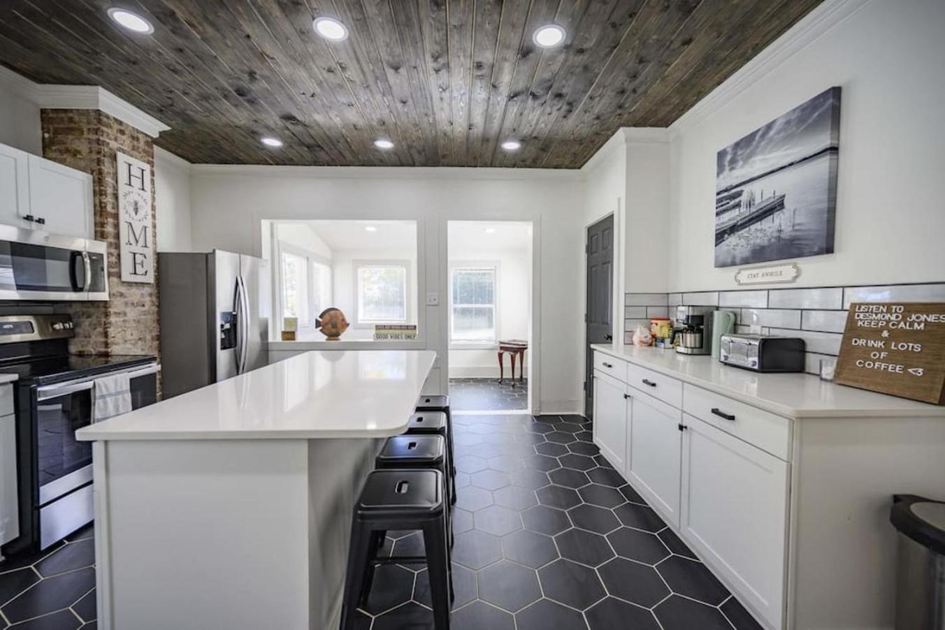 Beautiful And Spacious Fully Renovated * Winchester