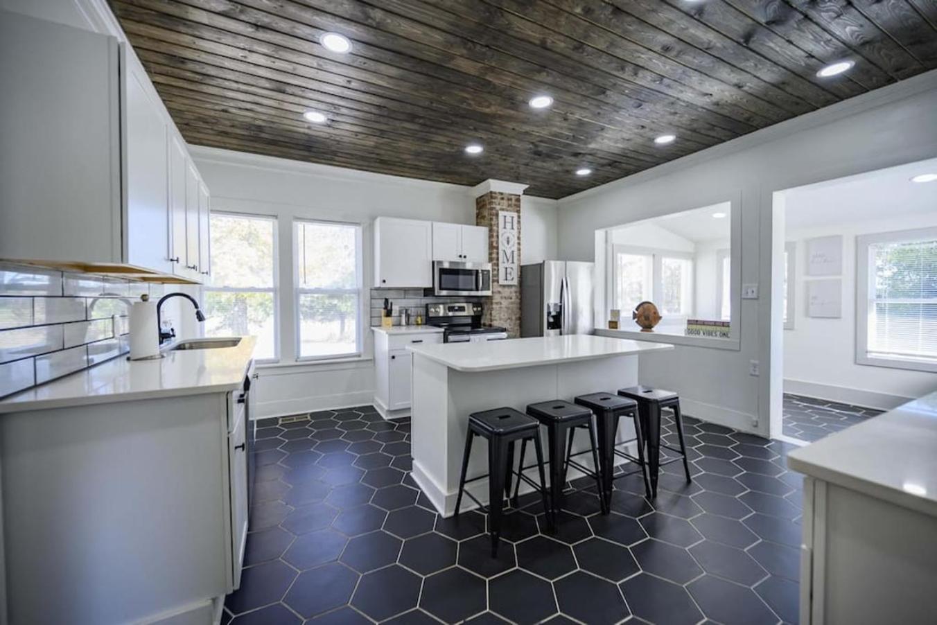 Beautiful And Spacious Fully Renovated