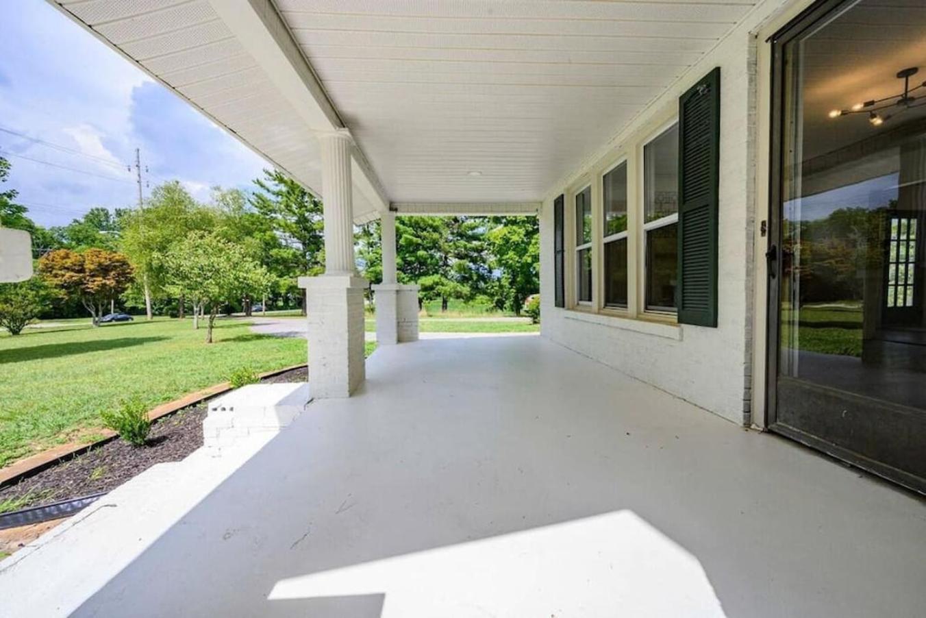 Beautiful And Spacious Fully Renovated Hébergement de vacances Winchester