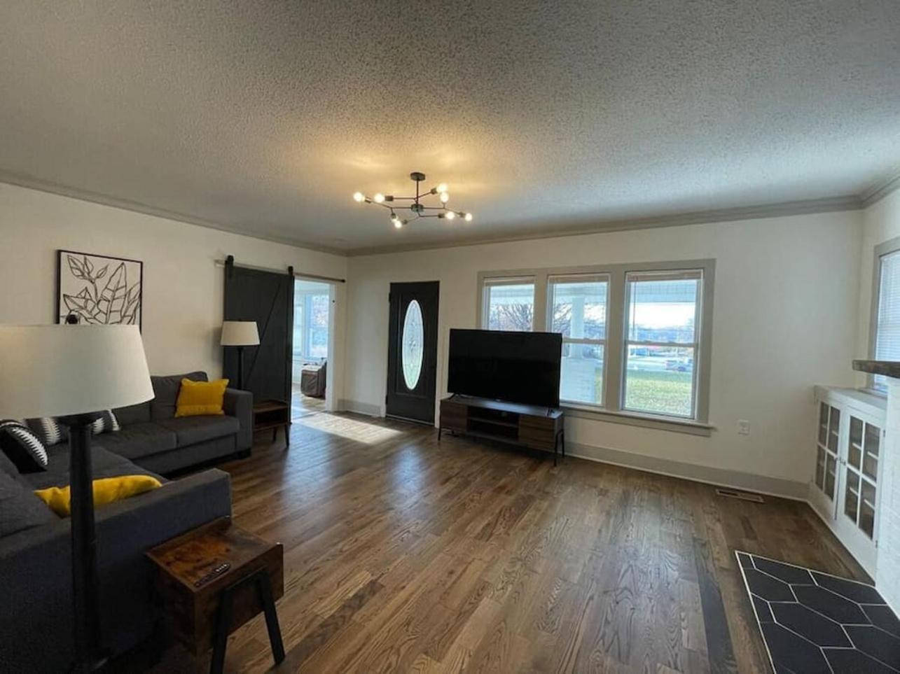 Beautiful And Spacious Fully Renovated * Winchester