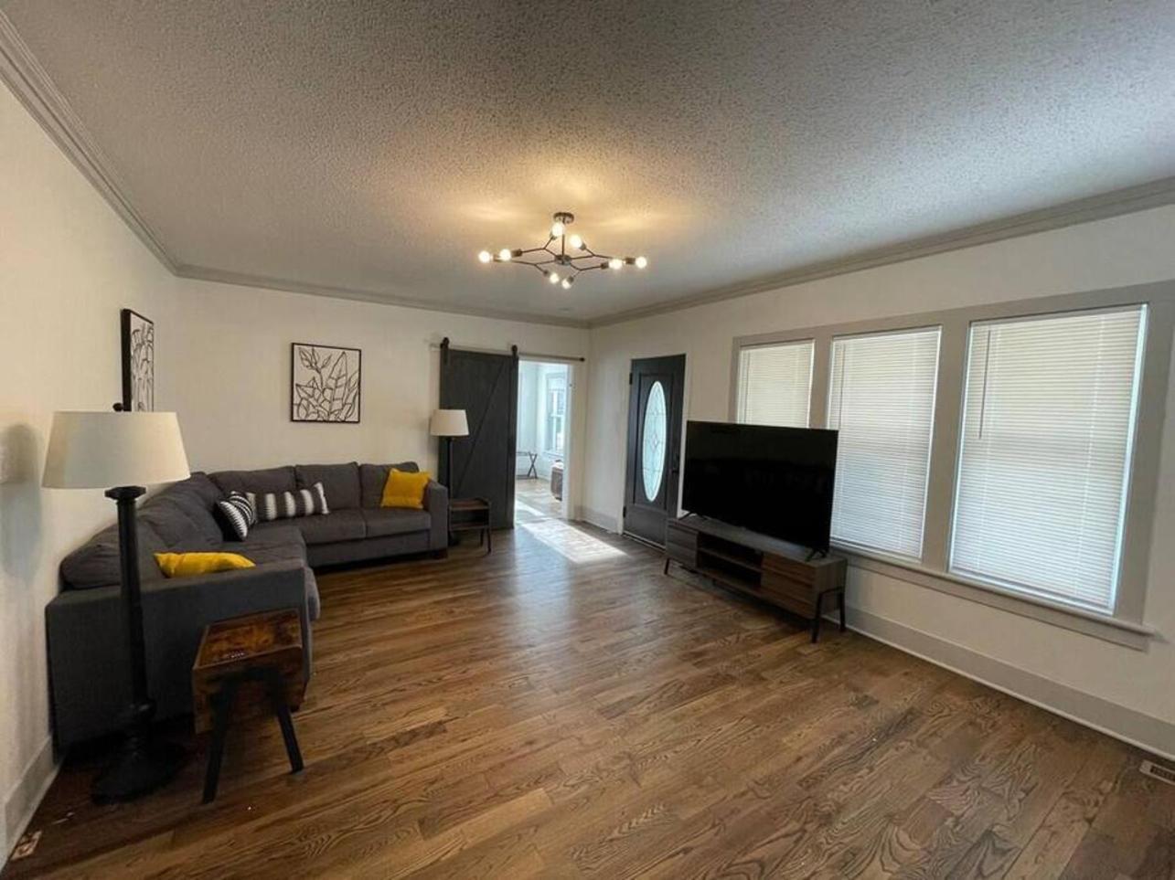 Beautiful And Spacious Fully Renovated Hébergement de vacances