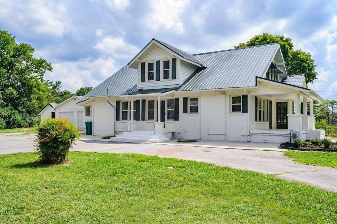 Beautiful And Spacious Fully Renovated Hébergement de vacances *