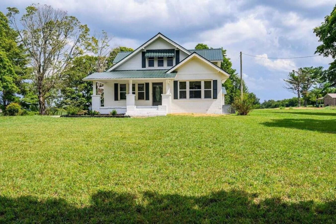Beautiful And Spacious Fully Renovated Hébergement de vacances Winchester