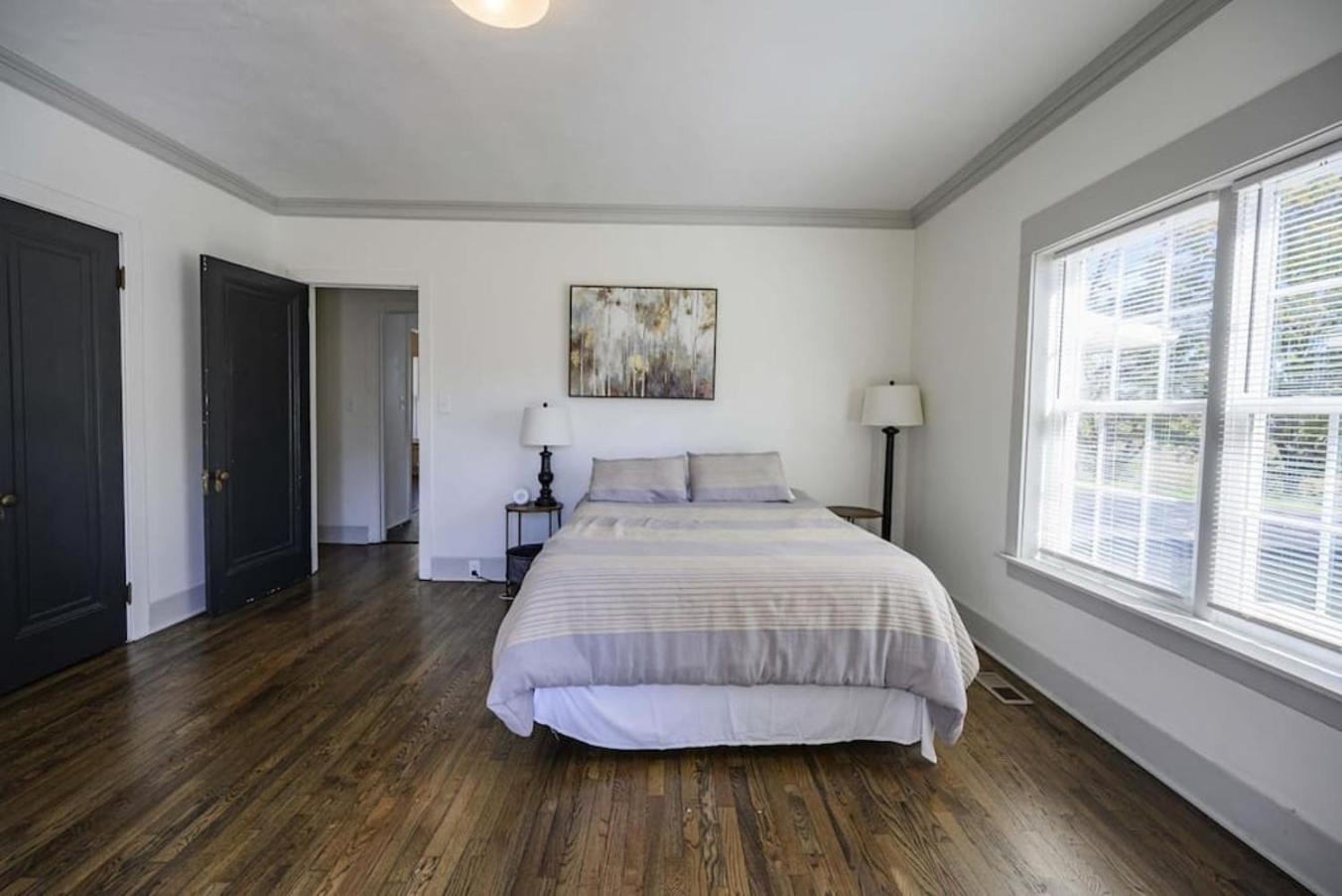 Beautiful And Spacious Fully Renovated Hébergement de vacances