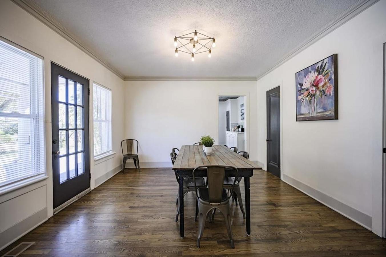Hébergement de vacances Beautiful And Spacious Fully Renovated *