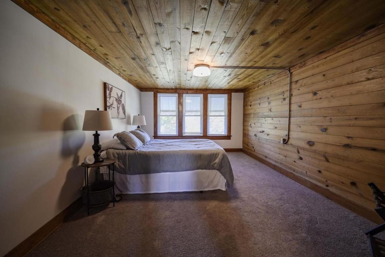 Beautiful And Spacious Fully Renovated Winchester
