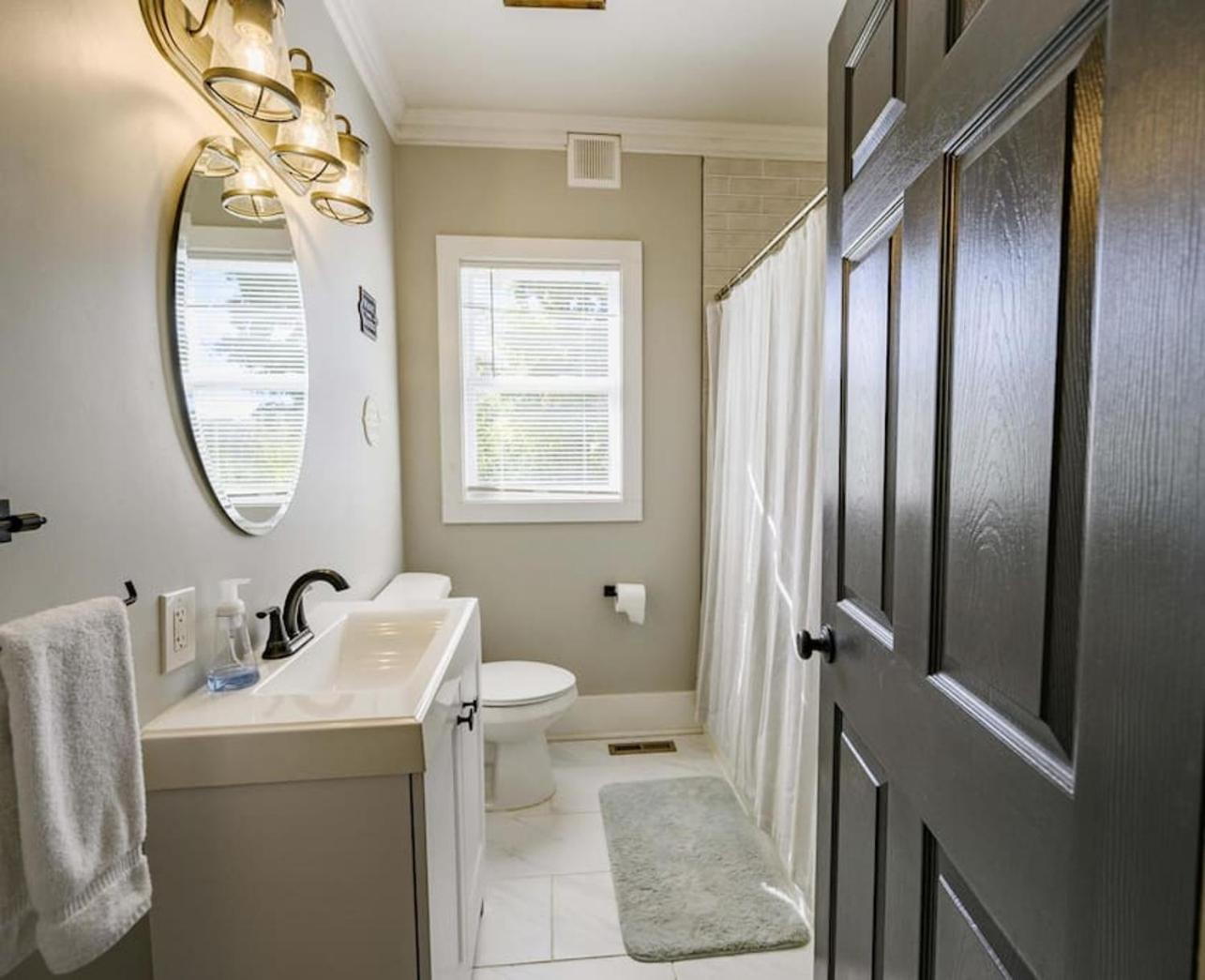 Beautiful And Spacious Fully Renovated Winchester