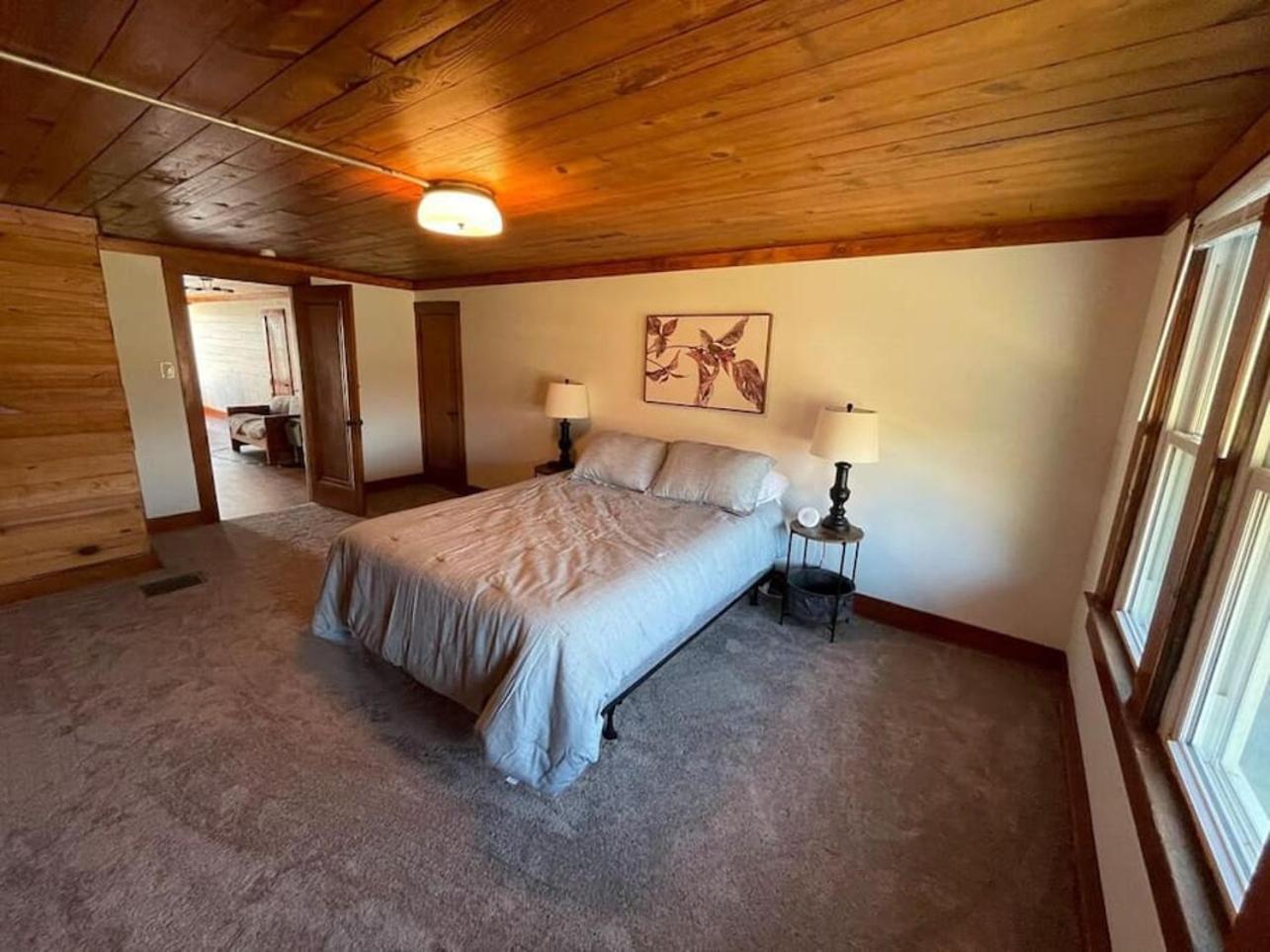 Beautiful And Spacious Fully Renovated Hébergement de vacances Winchester