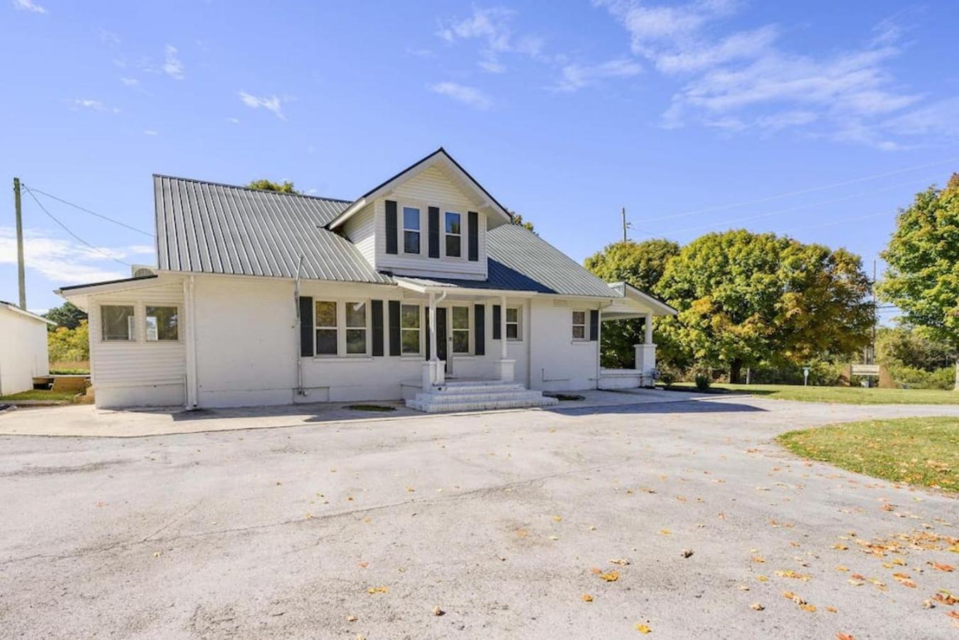 Beautiful And Spacious Fully Renovated