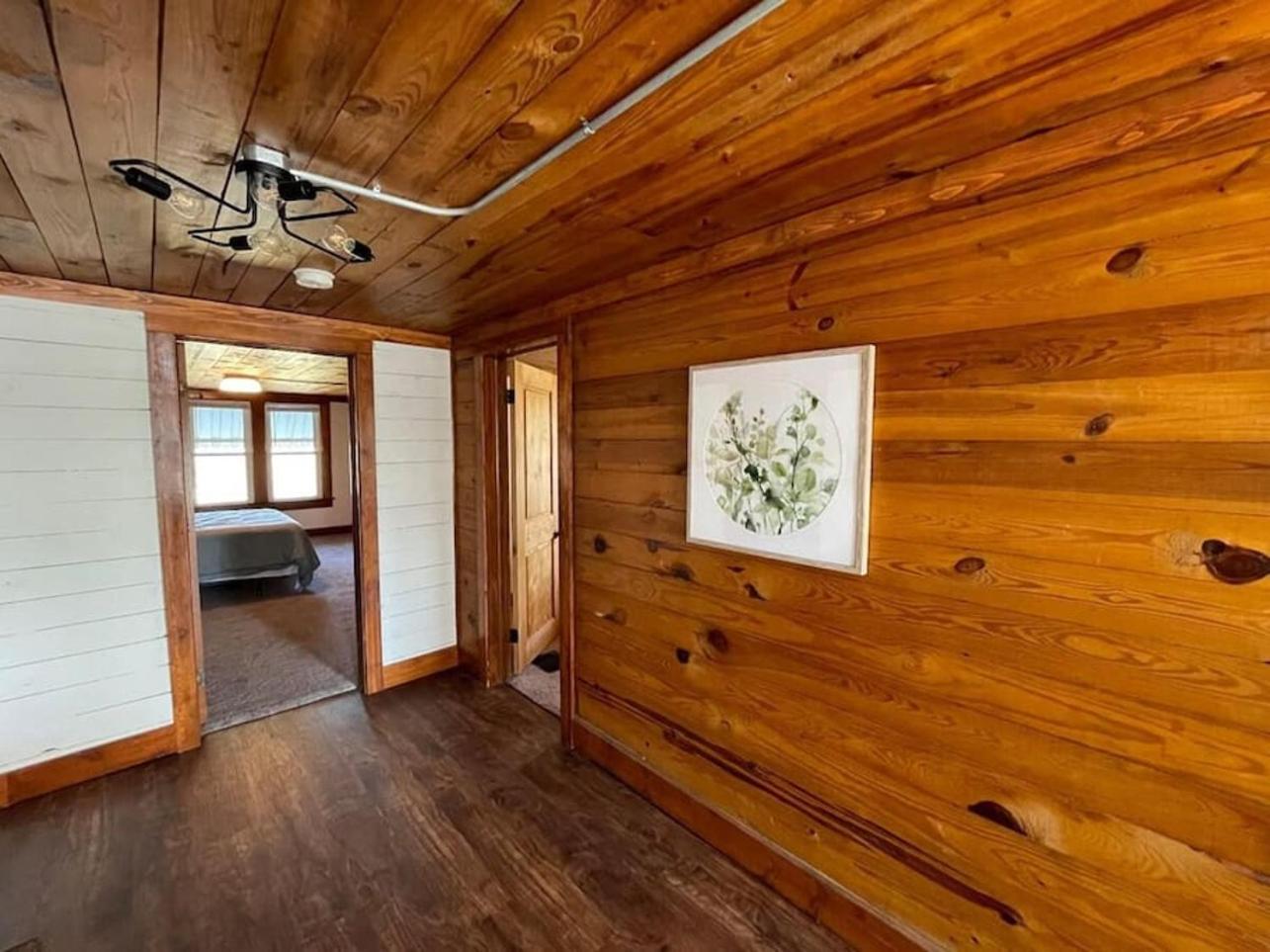 Beautiful And Spacious Fully Renovated Winchester
