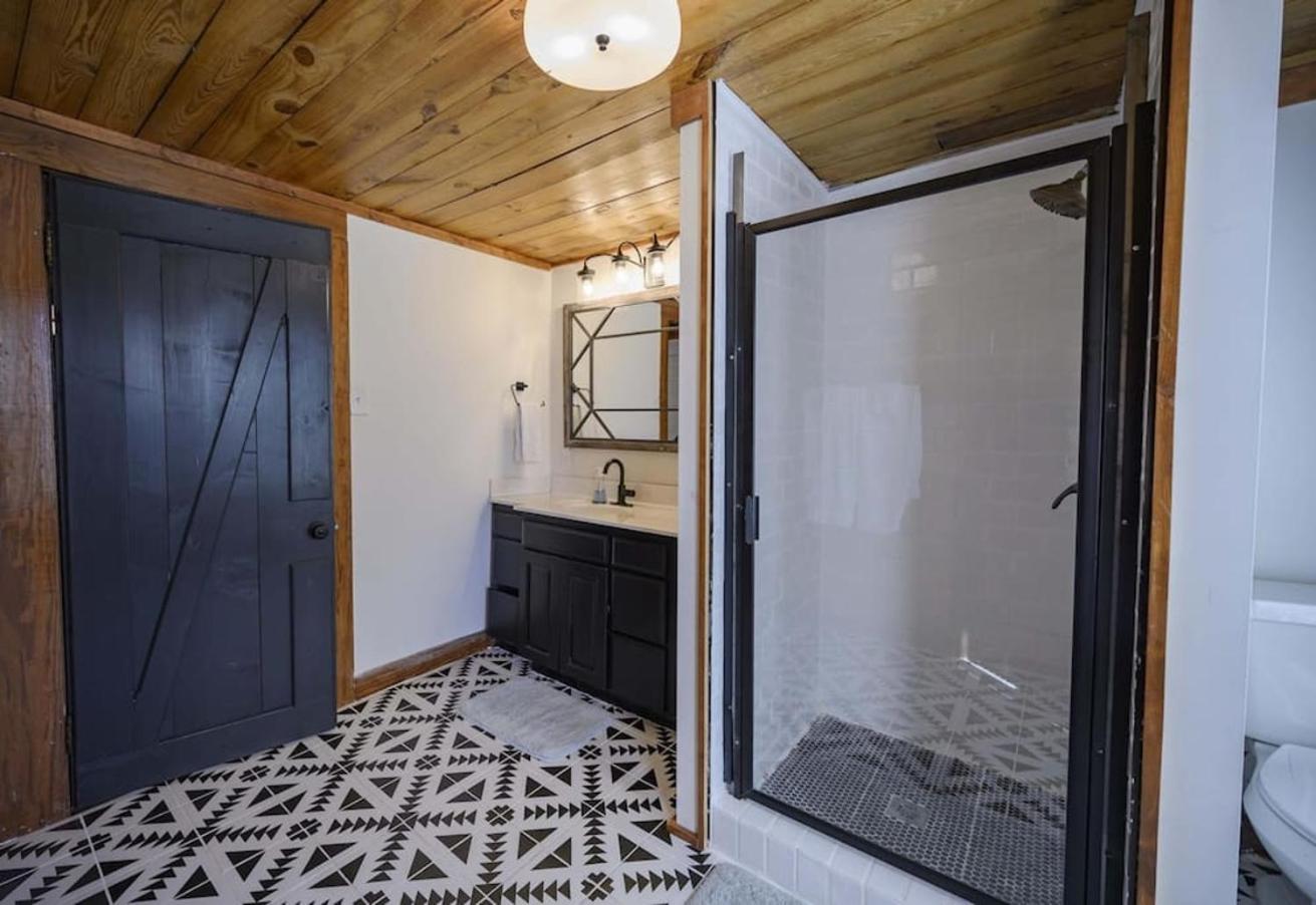 Beautiful And Spacious Fully Renovated * Winchester