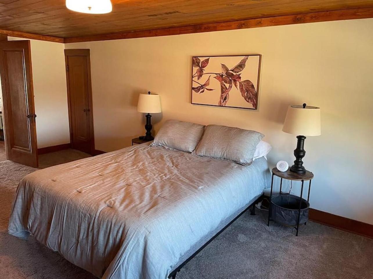 Beautiful And Spacious Fully Renovated Hébergement de vacances *